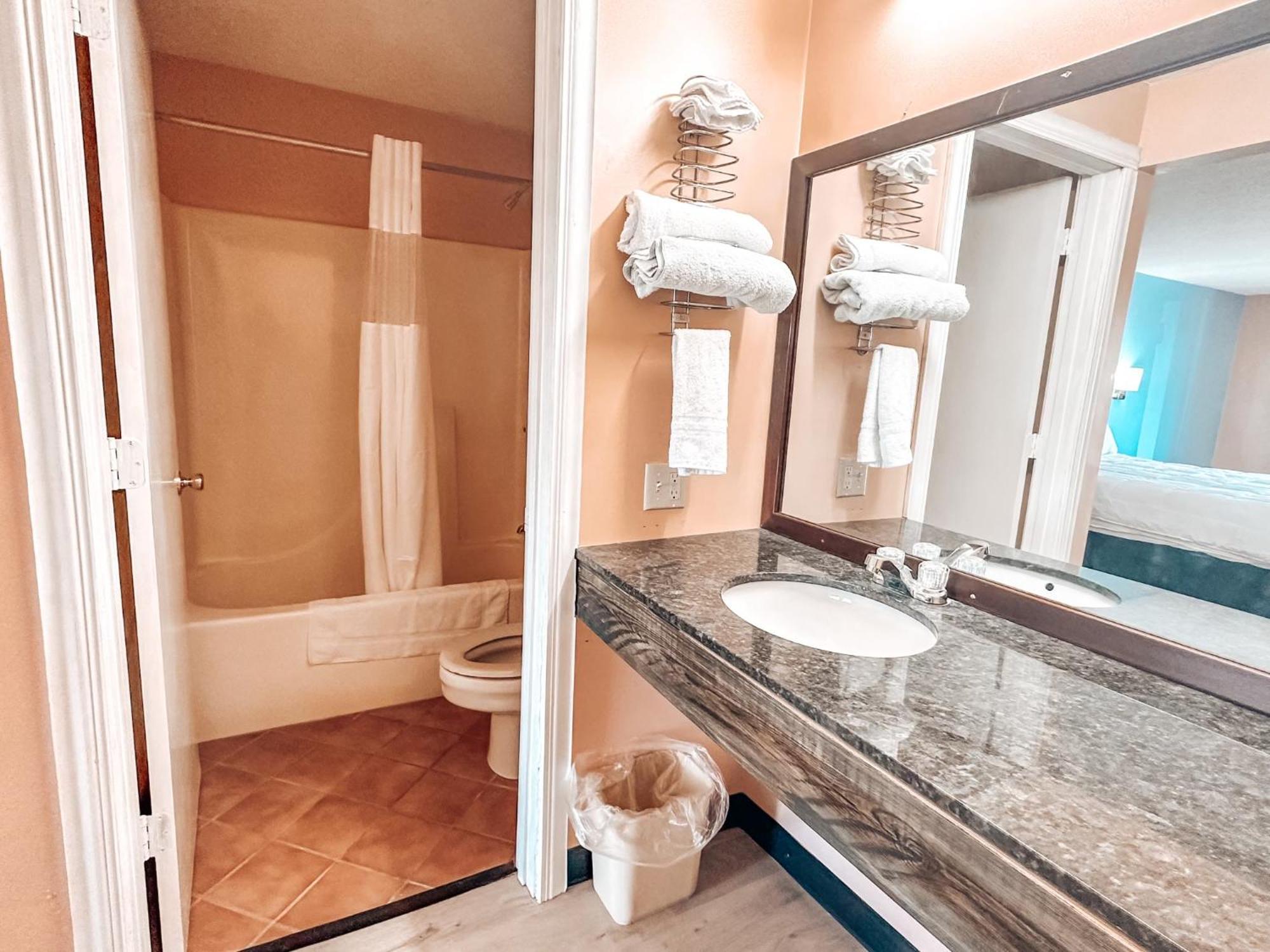 Laker Inn Jamestown Екстериор снимка