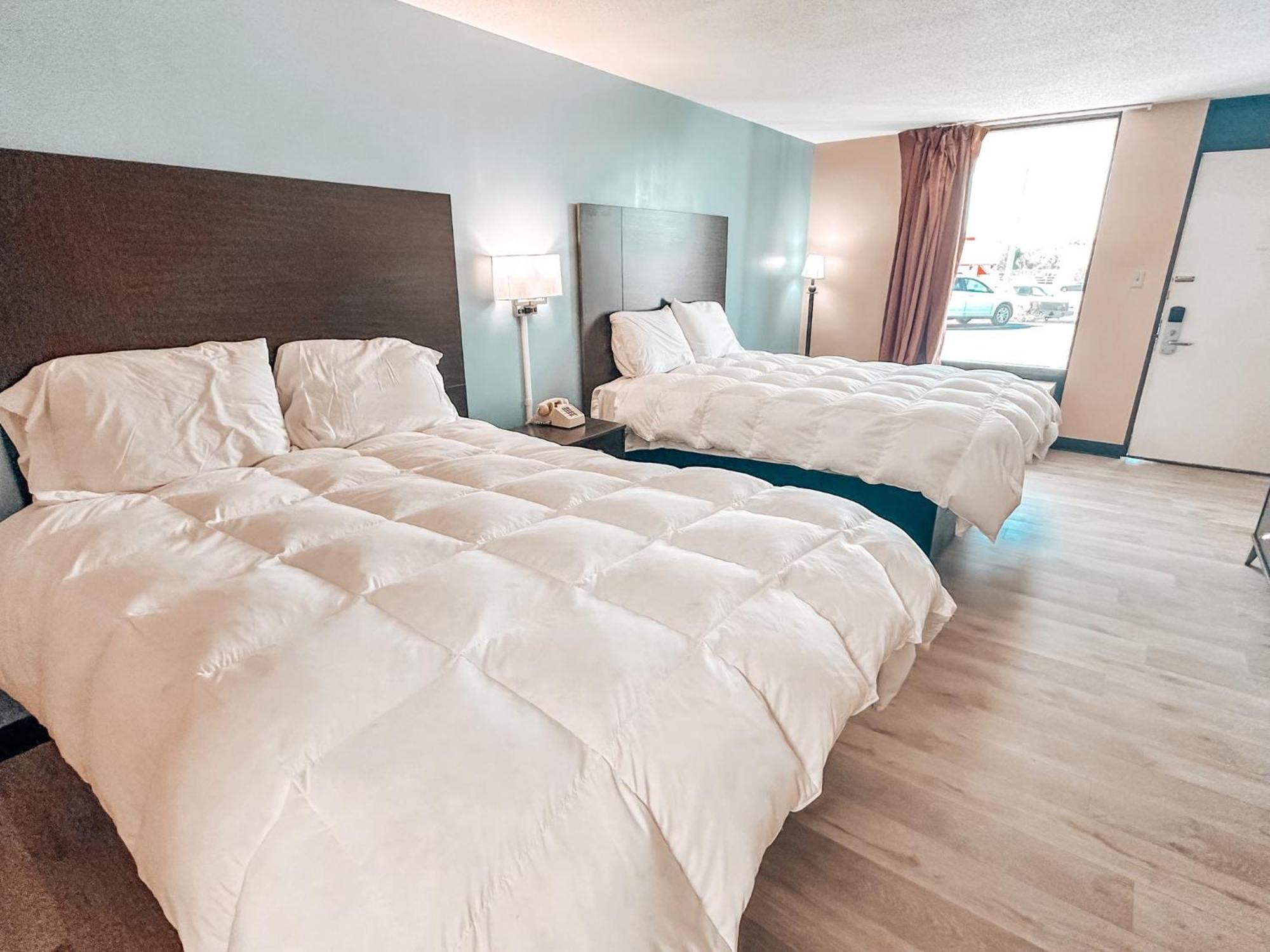 Laker Inn Jamestown Екстериор снимка