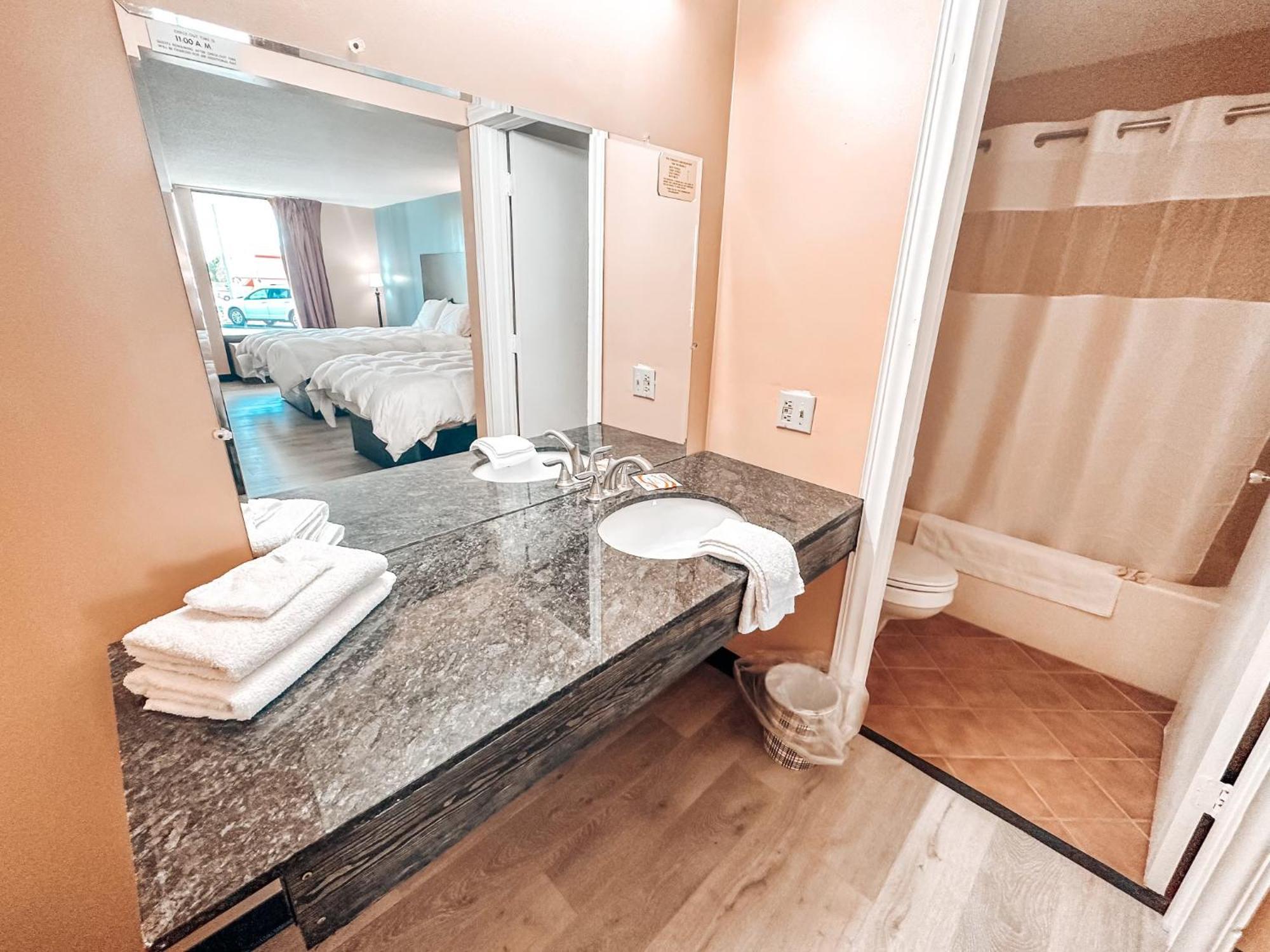 Laker Inn Jamestown Екстериор снимка