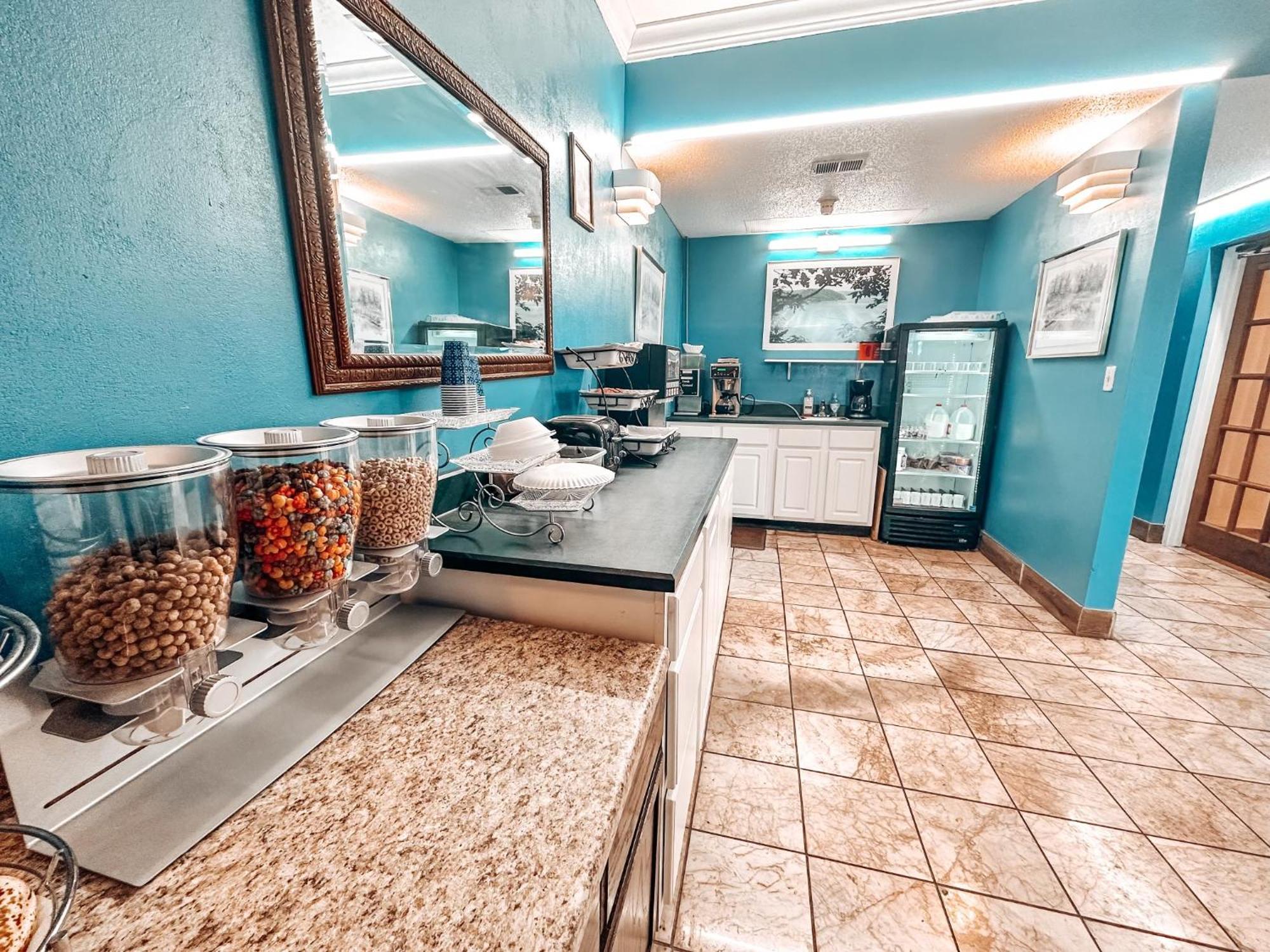 Laker Inn Jamestown Екстериор снимка